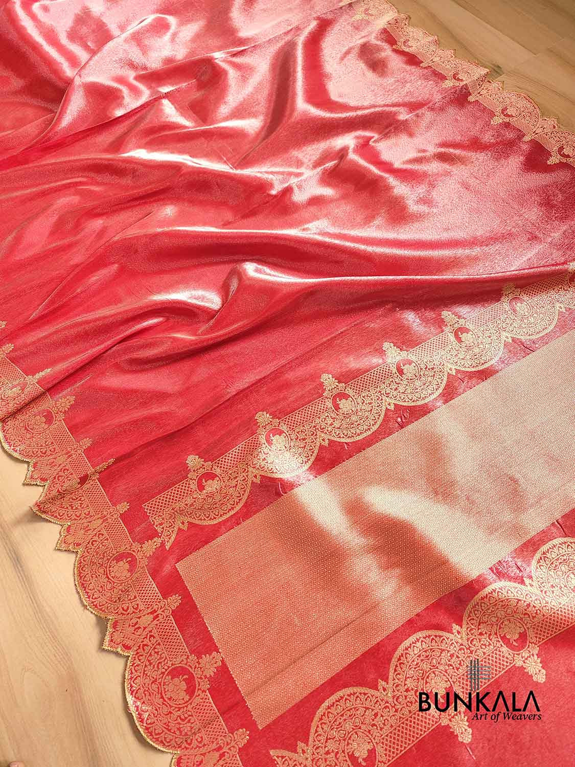 Bright Red Soft Pure Tissue Katan Silk Handloom Scalloped Border Plain Banarasi Saree