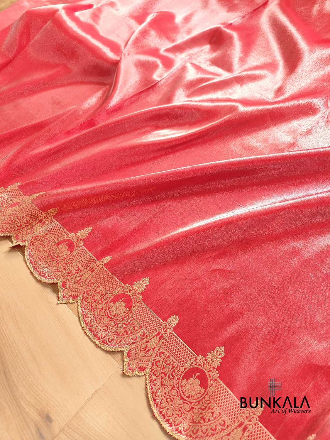 Bright Red Soft Pure Tissue Katan Silk Handloom Scalloped Border Plain Banarasi Saree