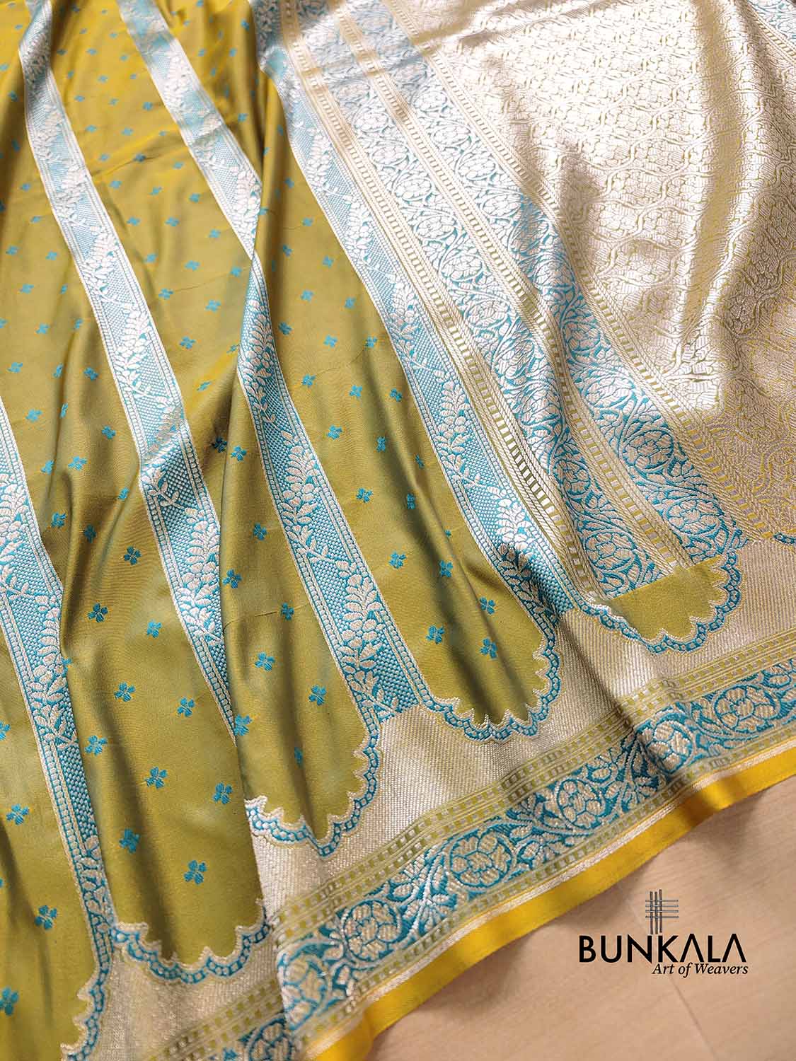 Green Two Shaded Soft Mashru Silk Jamewar Weaved Banarasi Saree