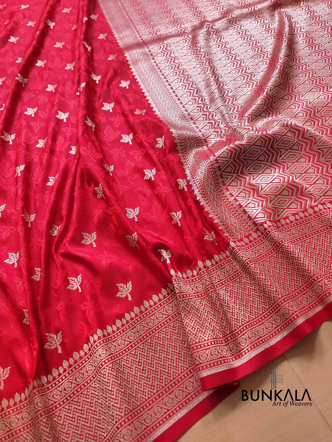 Bridal Red Soft Mashru Silk Jamewar Weaved Allover Leaf Buti Design Banarasi Saree