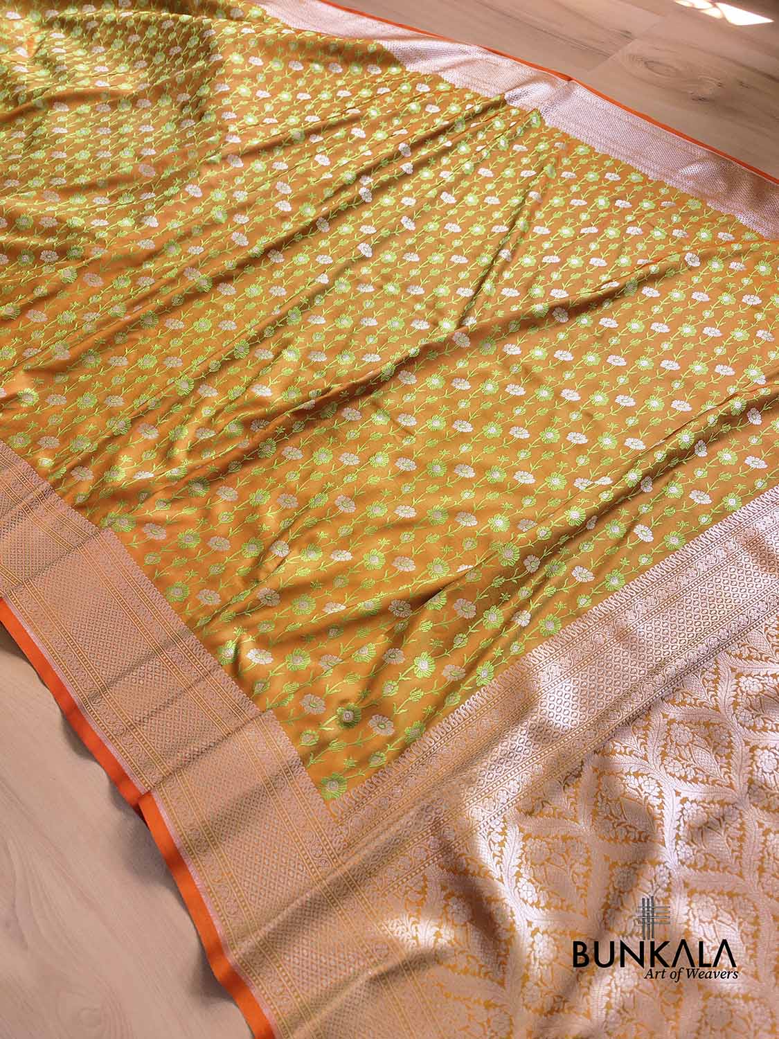 Green and Orange Double Shaded Soft Mashru Silk Jamewar Weaved Floral Jaal Design Banarasi Saree