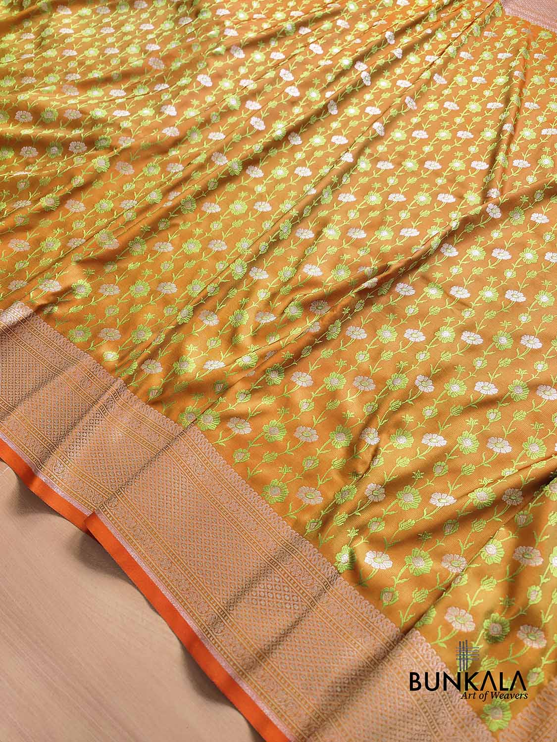 Green and Orange Double Shaded Soft Mashru Silk Jamewar Weaved Floral Jaal Design Banarasi Saree