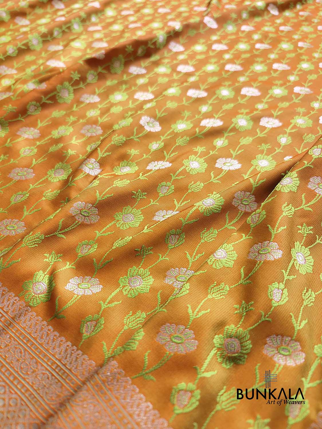 Green and Orange Double Shaded Soft Mashru Silk Jamewar Weaved Floral Jaal Design Banarasi Saree