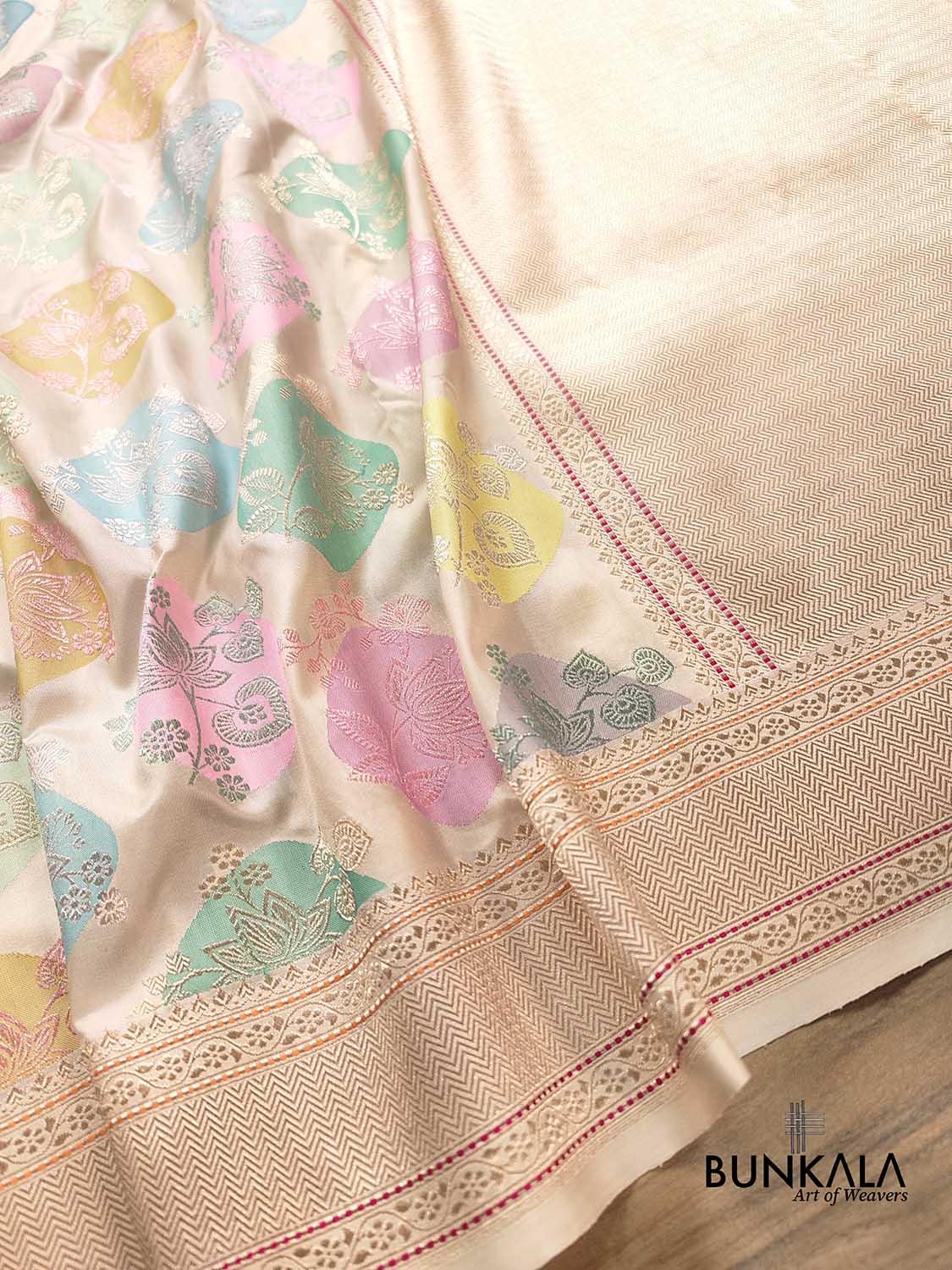 Off White Pure Katan Silk Rangkaat Allover Kadwa Jangla Hand Weaved Floral Design Banarasi Saree