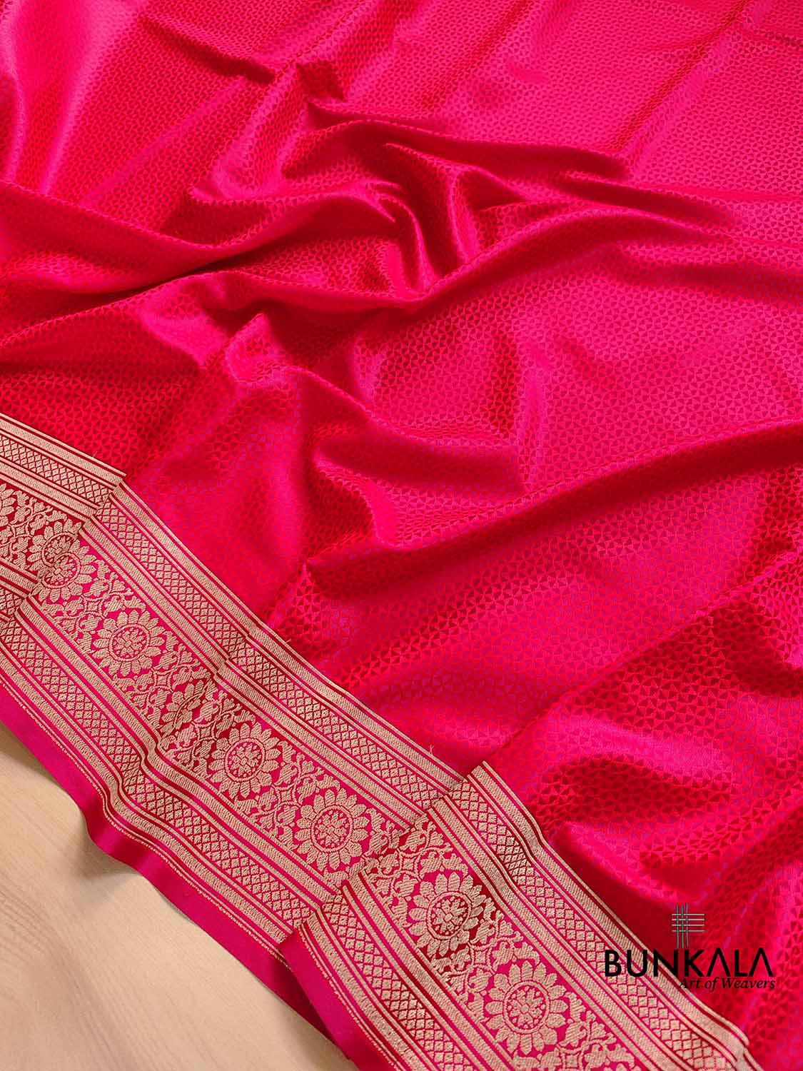 Reddish Pink Two Tone Jamewar Weaved Soft Mashru Silk Geometrical Banarasi Saree