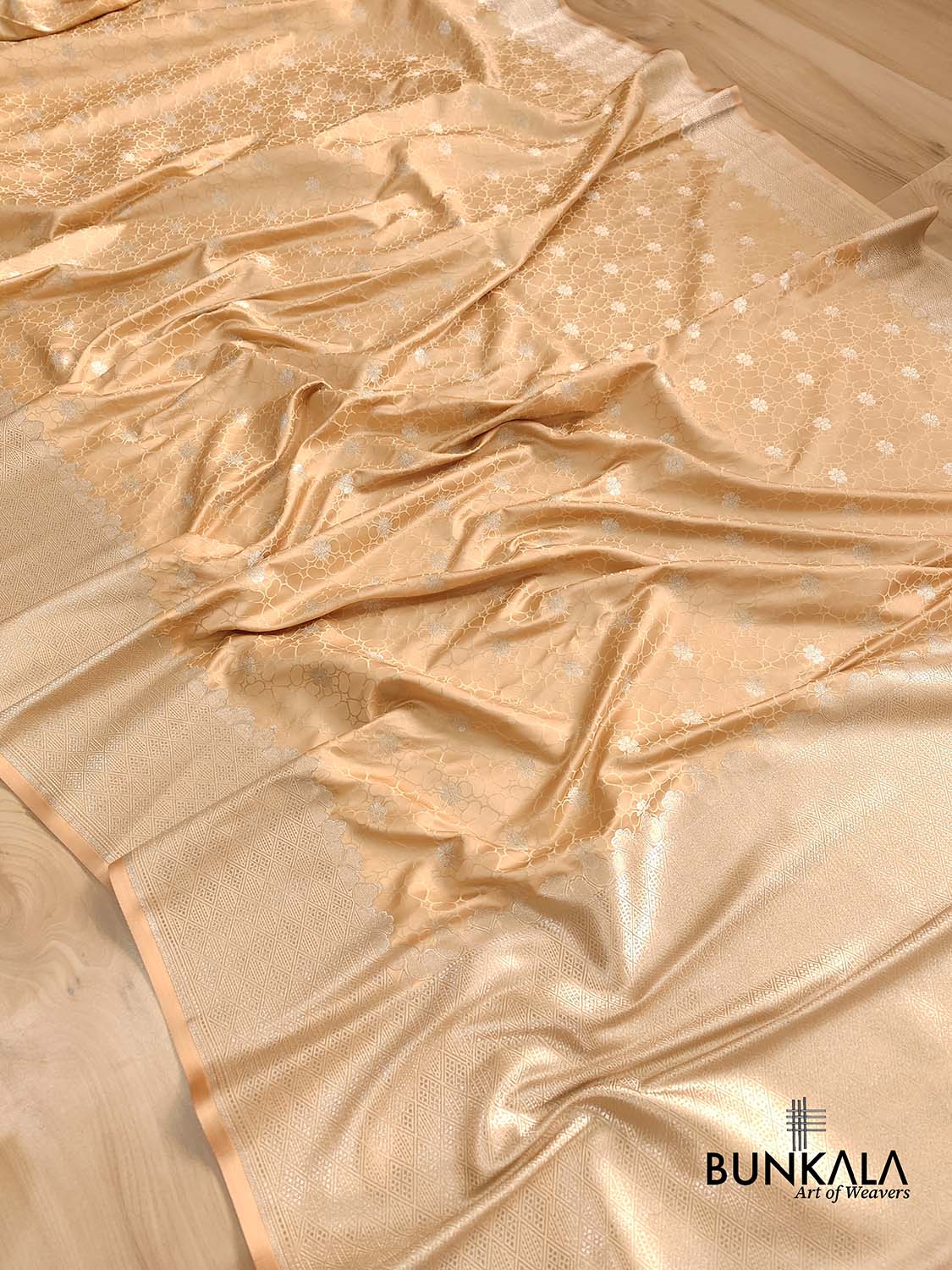 Beige Mashru Silk Jamewar Weaved Banarasi Saree