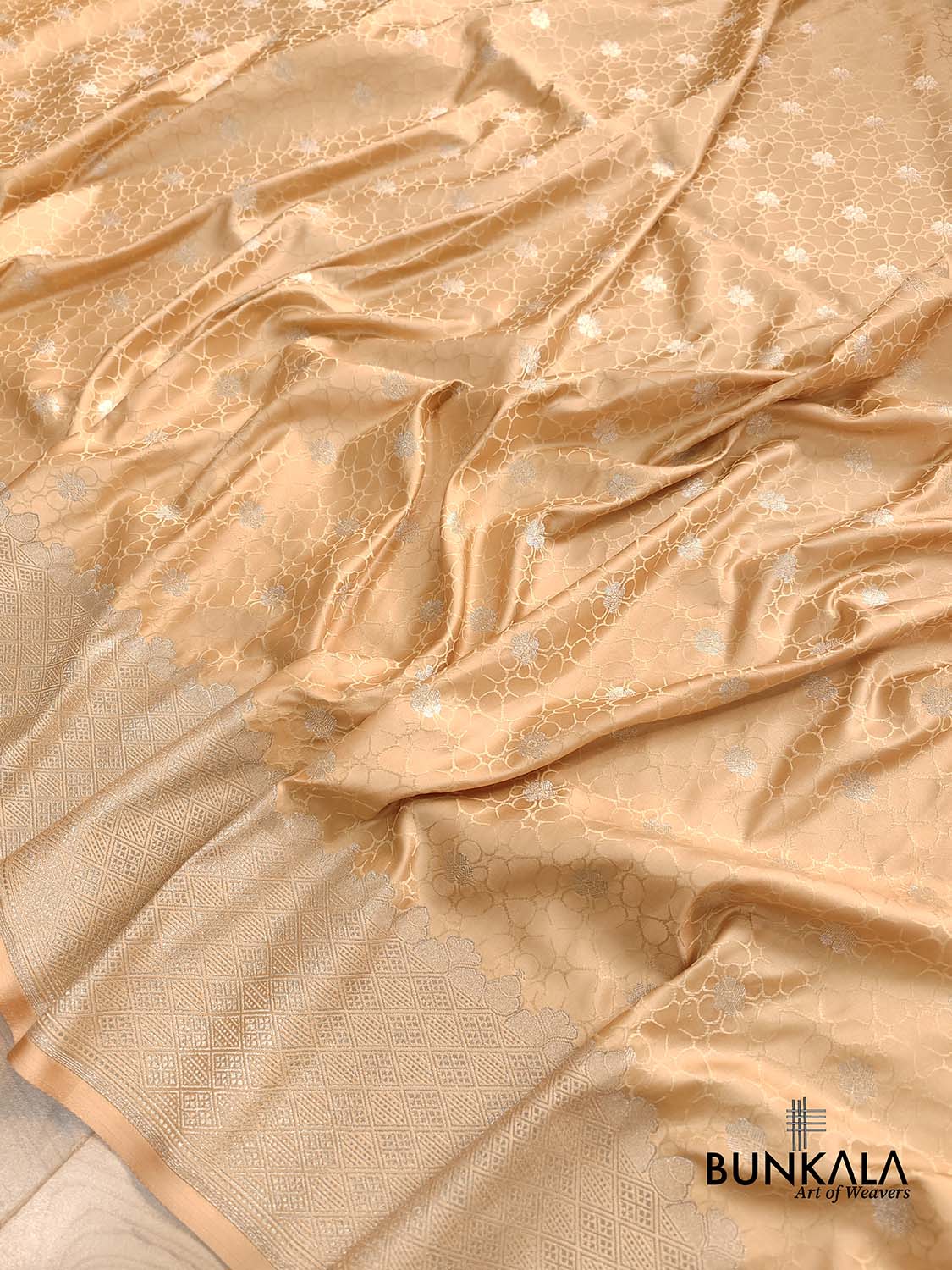 Beige Mashru Silk Jamewar Weaved Banarasi Saree