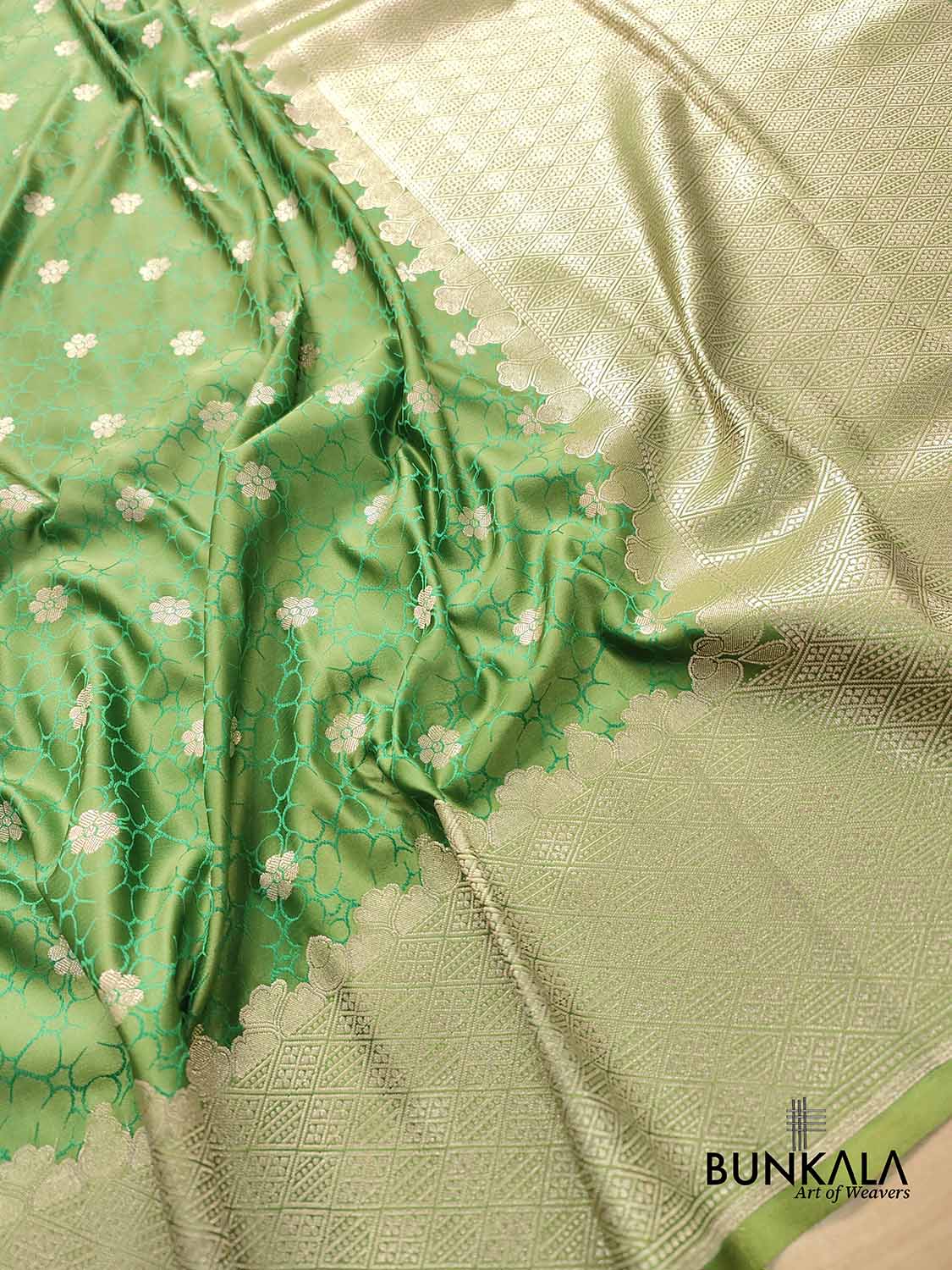 Green Two Tone Mashru Silk Jamewar Weaved Banarasi Saree