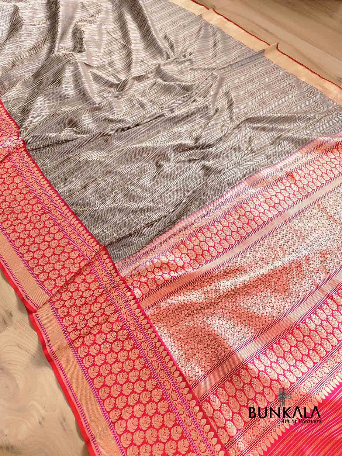 Grey Pure Katan Silk Geometrical Design Handweaved Silver Tanchui Body Banarasi Saree with Kadwa Handweaved Pink Contrast Border