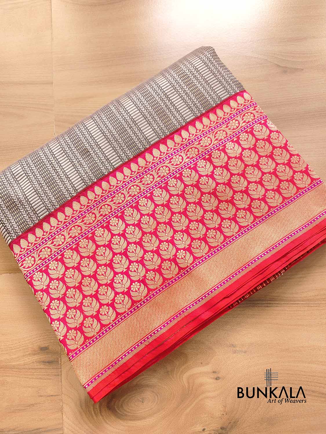 Grey Pure Katan Silk Geometrical Design Handweaved Silver Tanchui Body Banarasi Saree with Kadwa Handweaved Pink Contrast Border