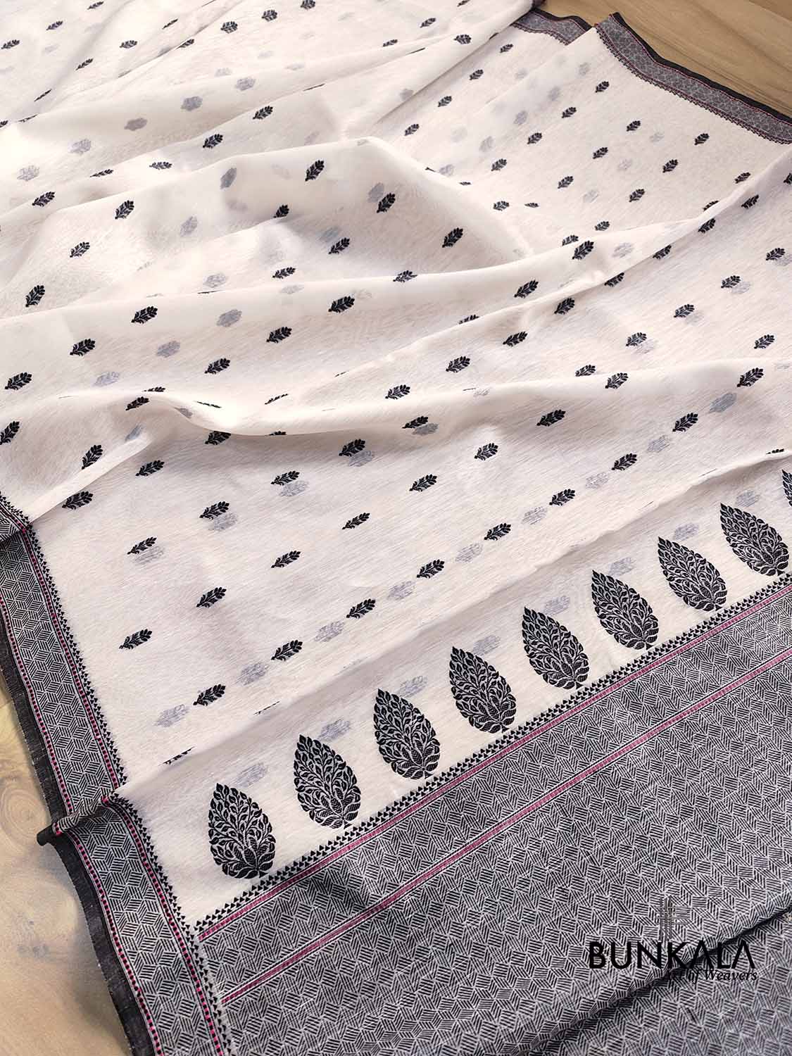 White and Black Pure Linen Silk Resham Kadwa Handweaved Allover Small Buti Banarasi Saree