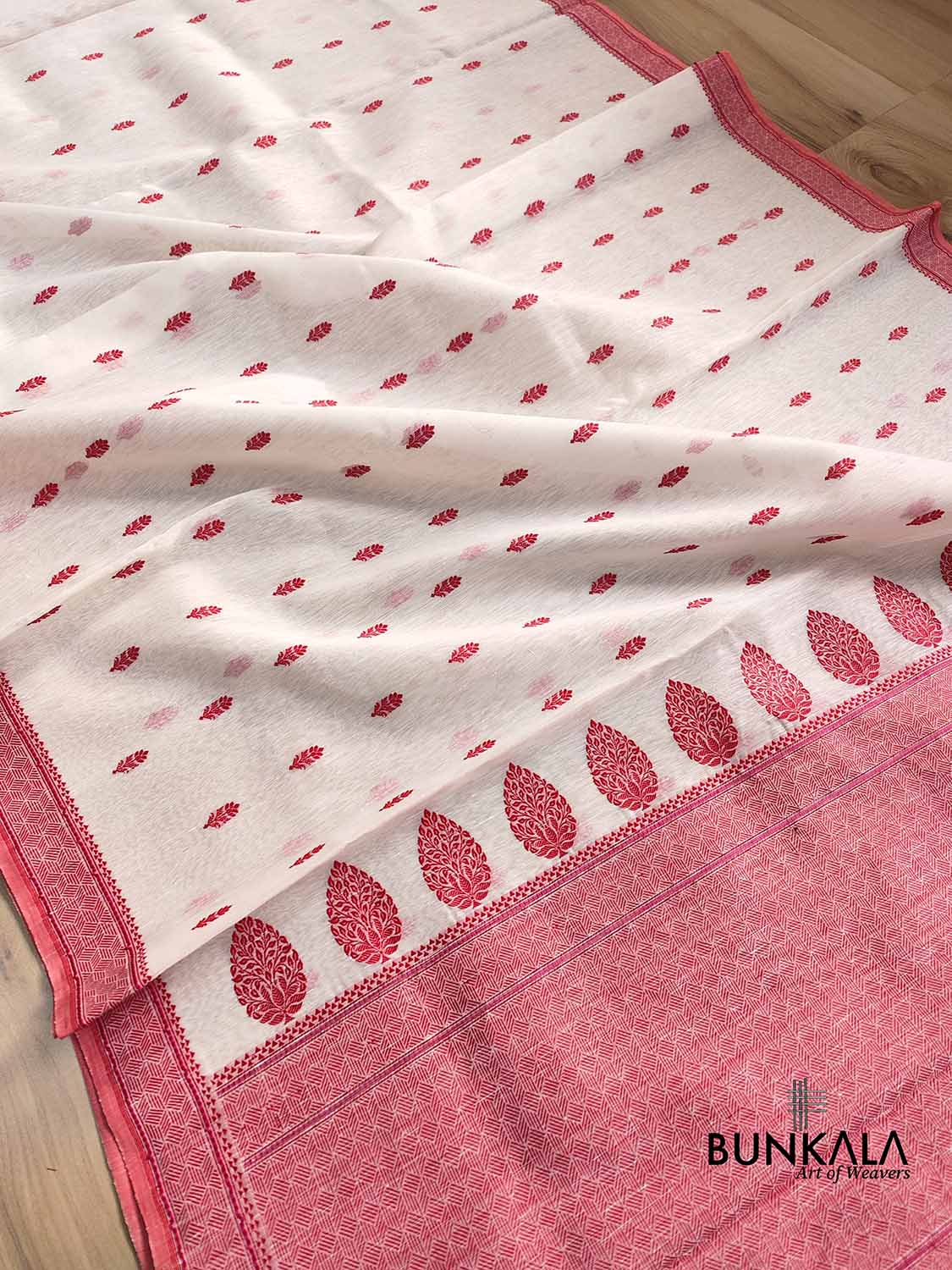 White and Red Pure Linen Silk Resham Kadwa Handweaved Allover Small Buti Banarasi Saree