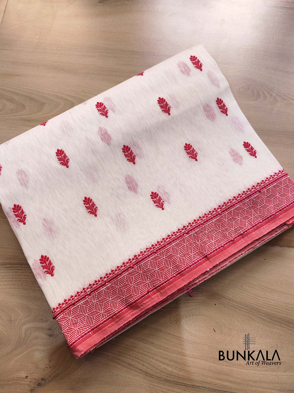White and Red Pure Linen Silk Resham Kadwa Handweaved Allover Small Buti Banarasi Saree