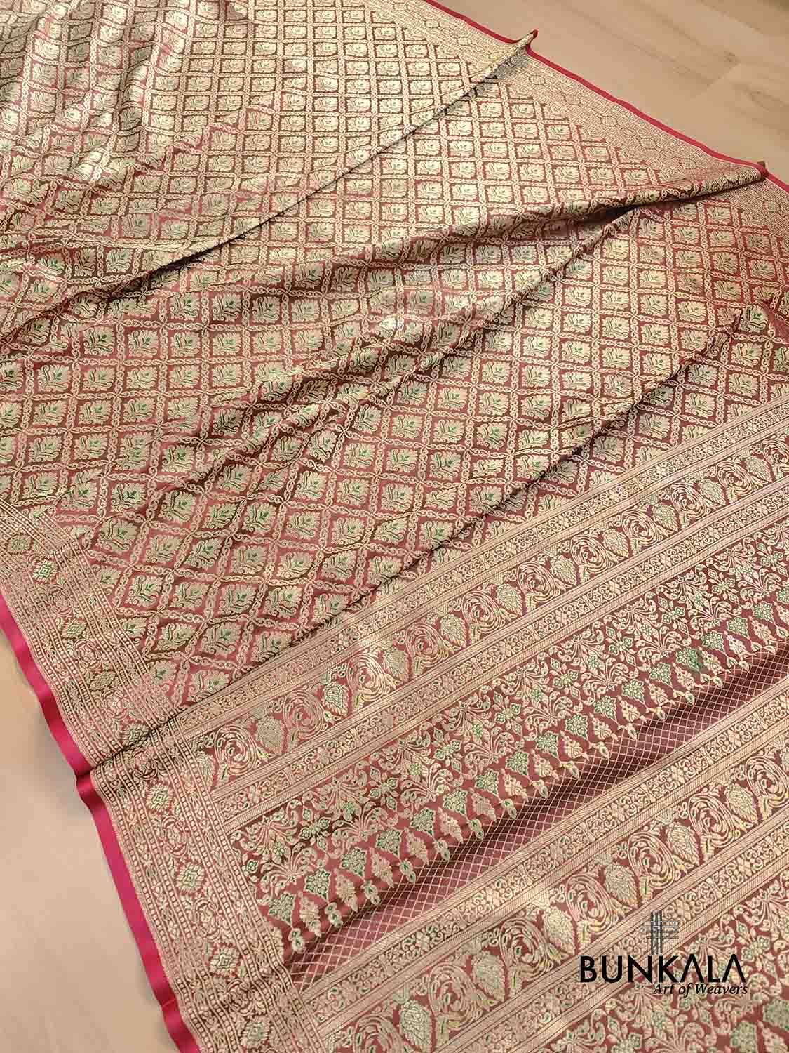 Maroon ane Green Mashru Silk Brocade Weaved Banarasi Saree
