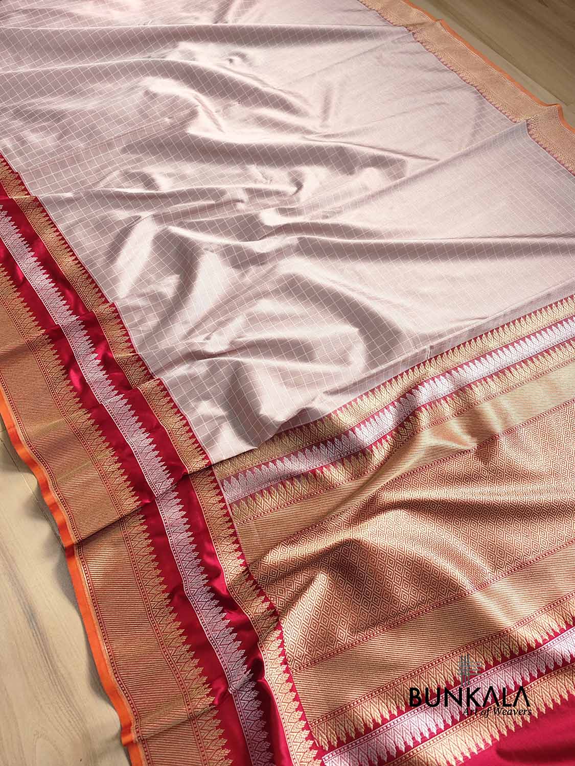 Metallic Grey Pure Katan Silk Checks Design Kadwa Handweaved with Contrast Red Kadiyal Border Banarasi Saree