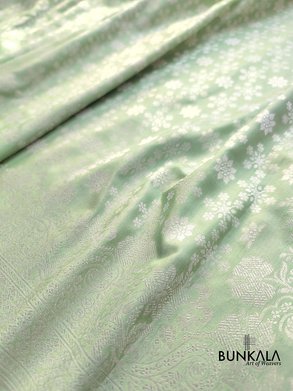 Pastel Green Pure Katan Silk Star Geometrical Design Silver Zari Handloom Banarasi Saree