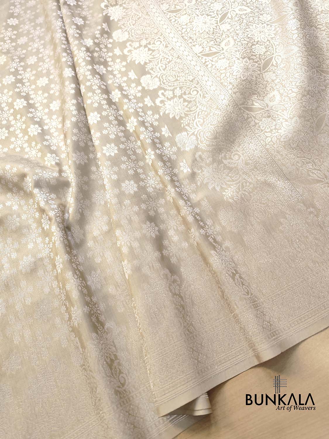 Pastel Beige Pure Katan Silk Star Geometrical Design Silver Zari Handloom Banarasi Saree