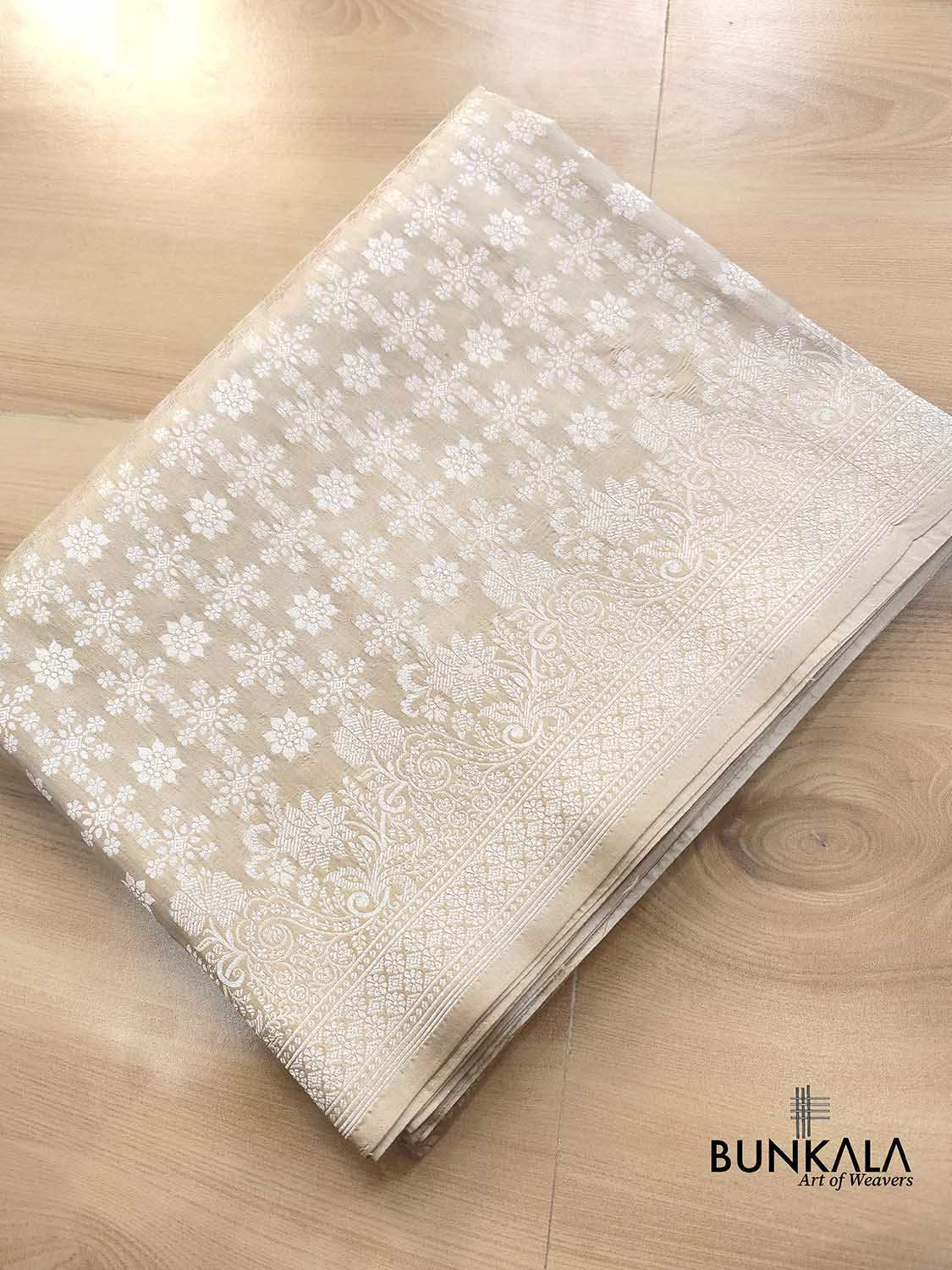 Pastel Beige Pure Katan Silk Star Geometrical Design Silver Zari Handloom Banarasi Saree