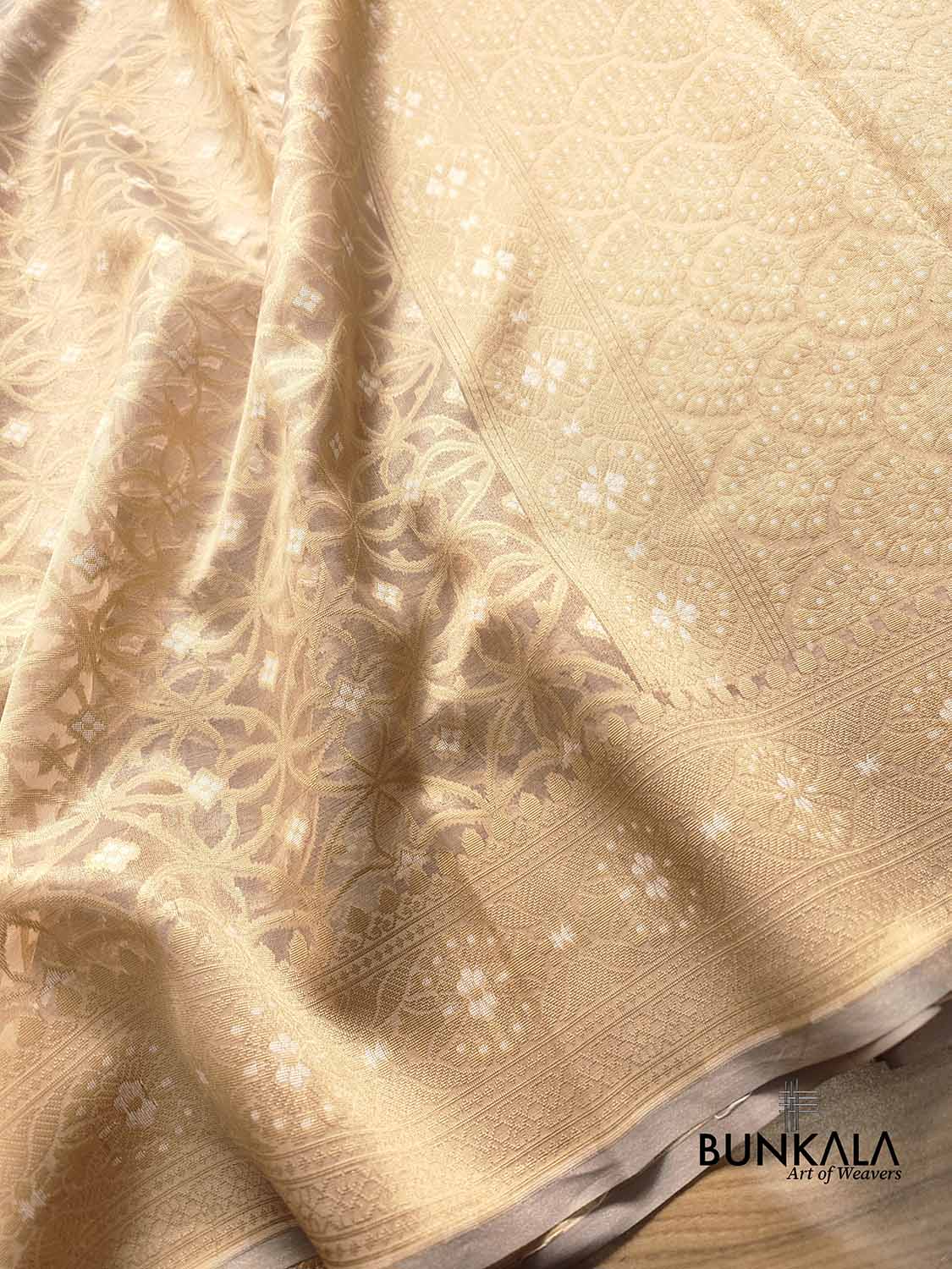 Golden Tissue Silk Geormetrical Design Resham Handweaved Banarasi Saree