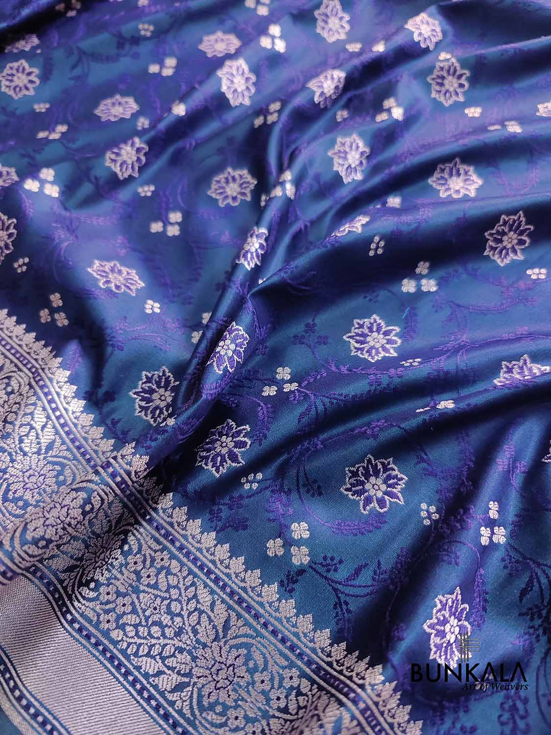 Navy Blue Mashru Silk Jamewar Weaved Floral Jaal Design Banarasi Saree