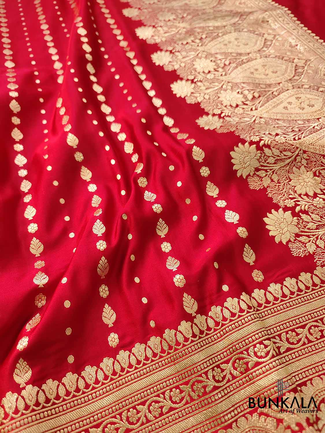 Vibrant Red Pure Mashru Silk Allover Buti Design Handloom Banarasi Saree