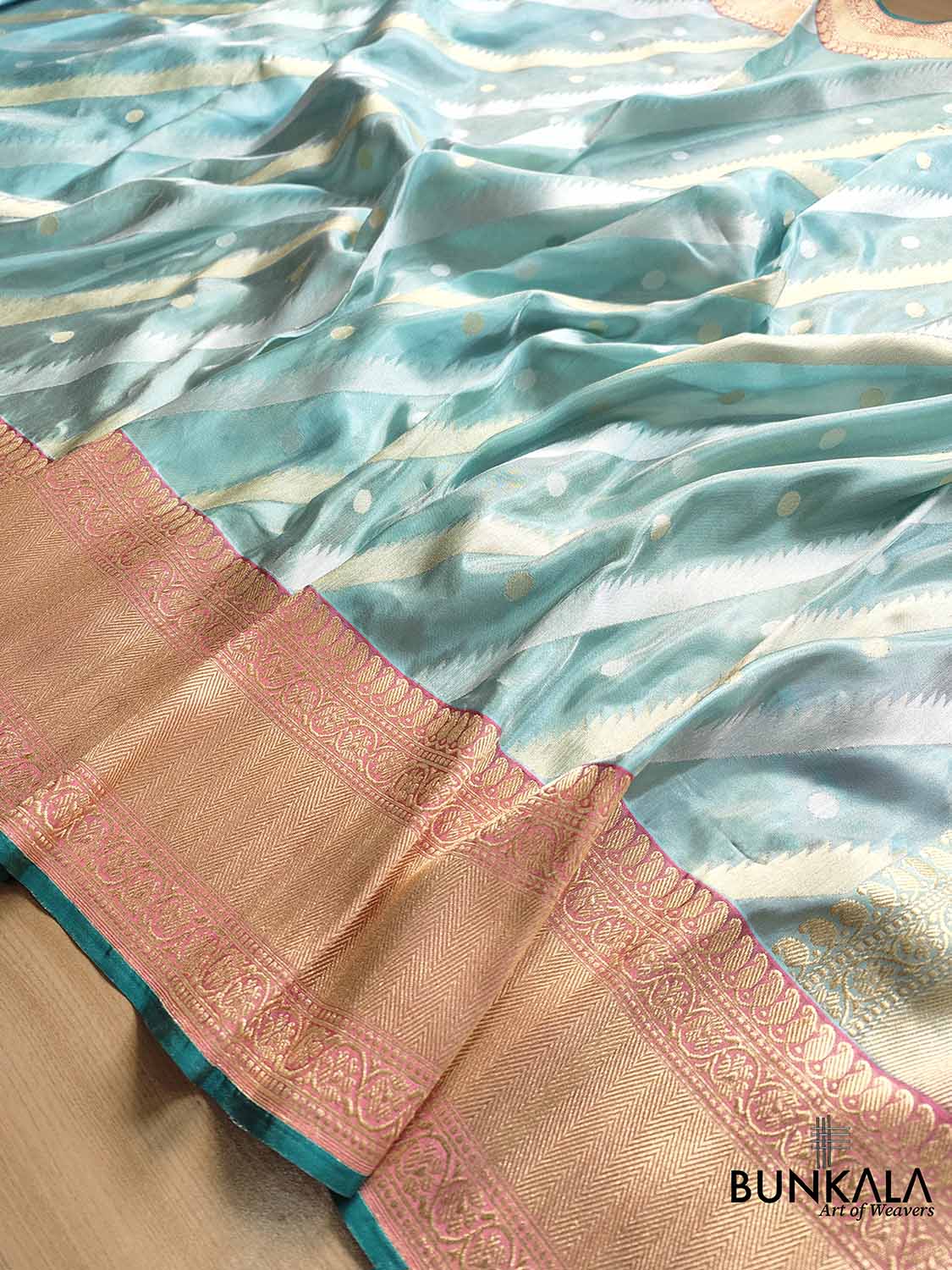 Handcrafted Blue Ektara Pure Tissue Silk Kadwa Sona Rupa Stripe Design Banarasi Saree with Pink Contrast Border and Pallu