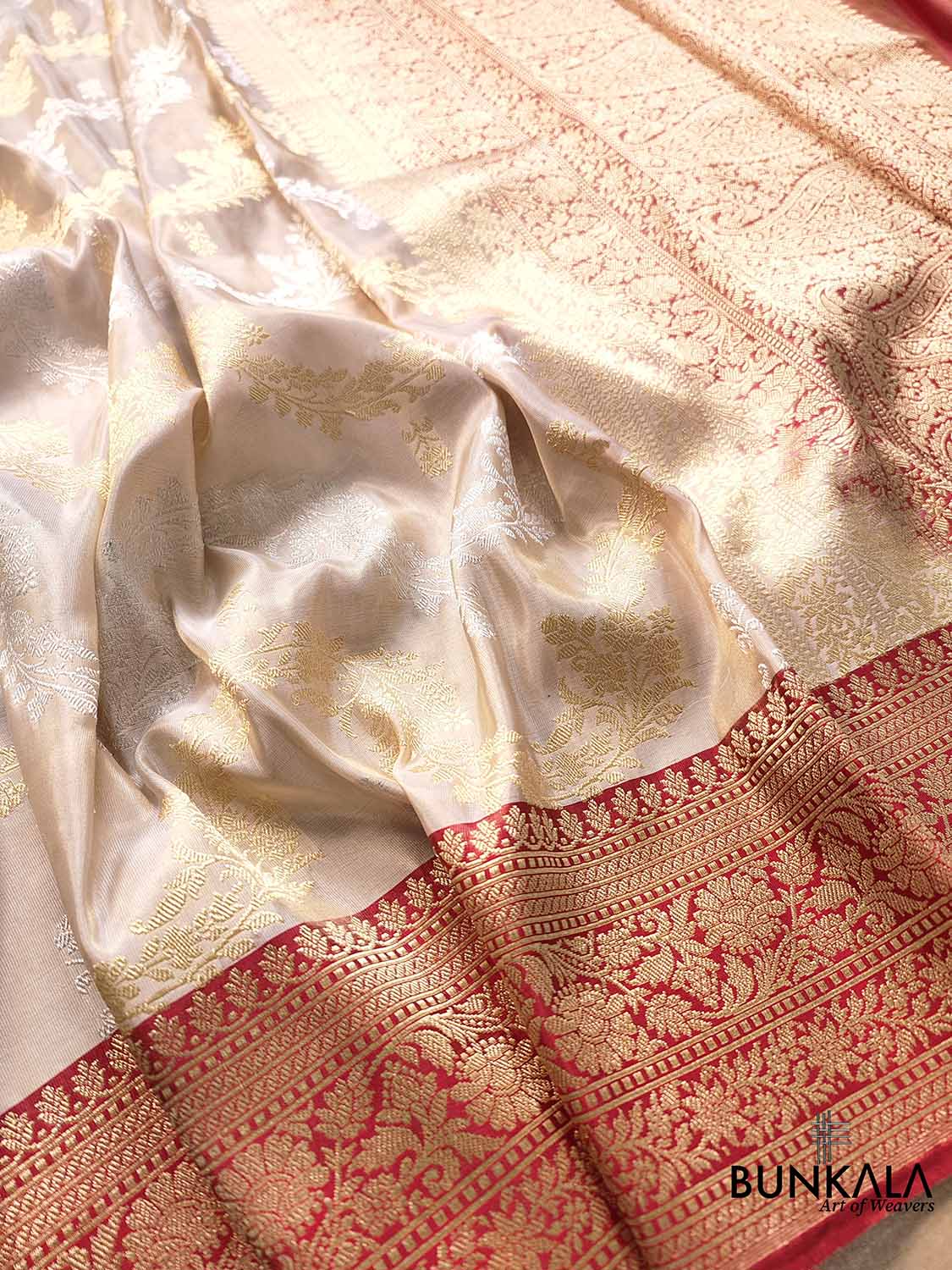 Off White Ektara Grace Pure Tissue Silk Kadwa Handwoven Sona Rupa Banarasi Saree with Red Contrast Border and Pallu