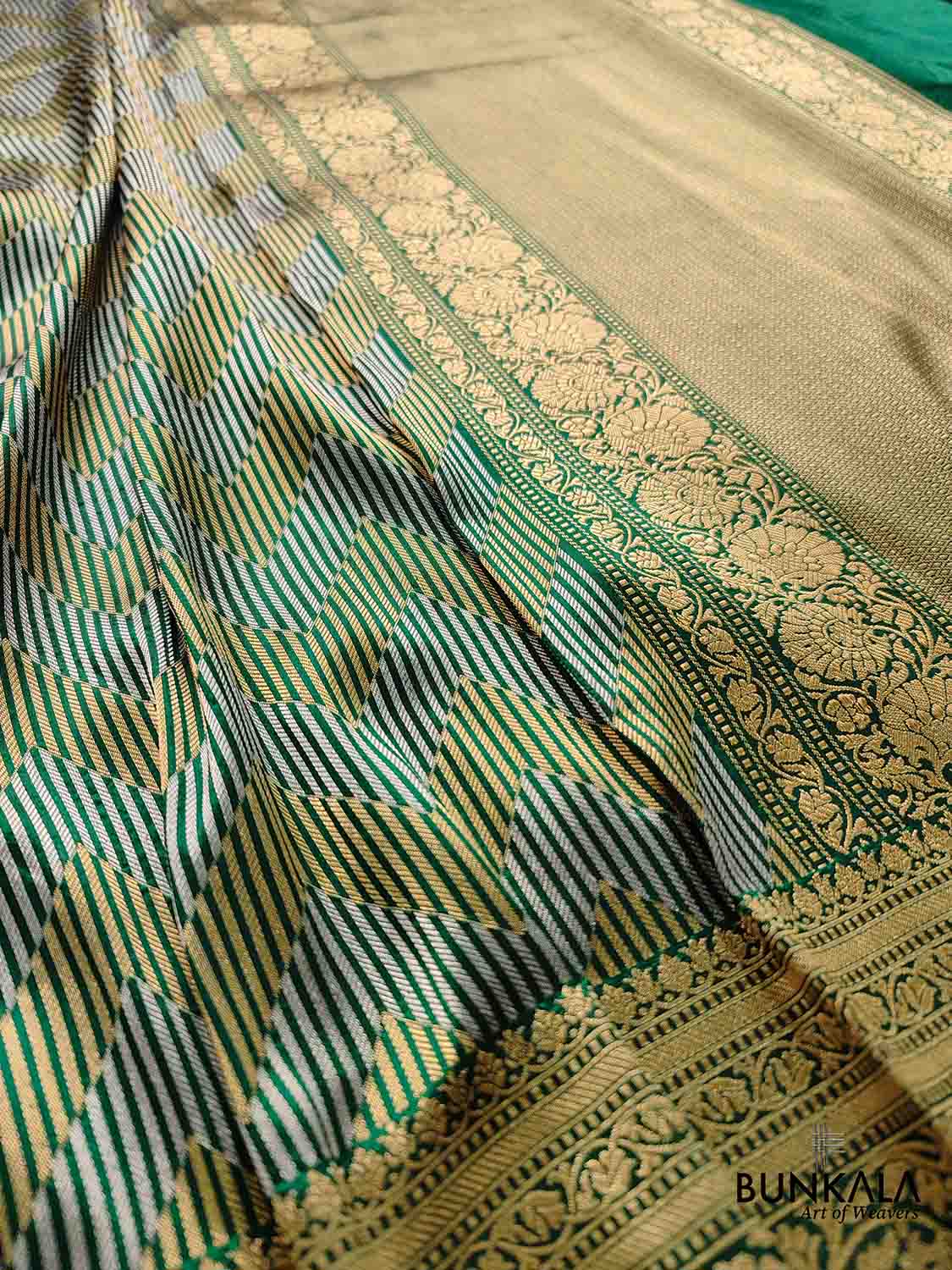 Green Pure Katan Silk Handloom Zig Zag Design Sona Rupa Banarasi Saree